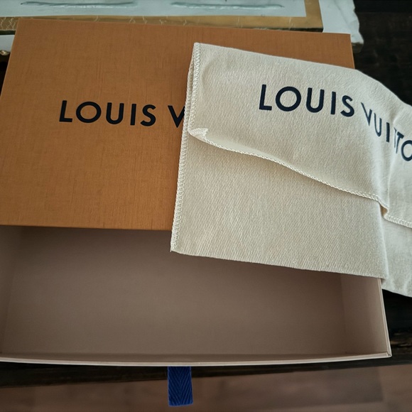 Louis Vuitton slide drawer box and dust bag. excellent condition - Picture 2 of 2
